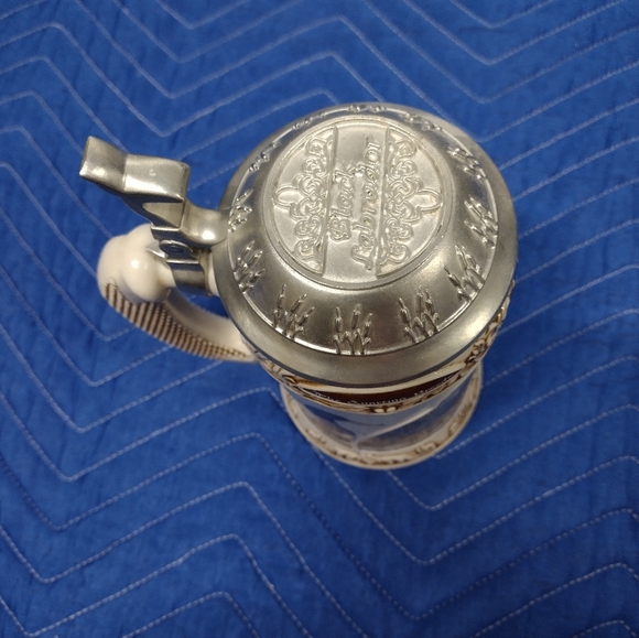 Larry K. Martin limited edition sculpted stoneware & pewter beer stein - Picture 4 of 6